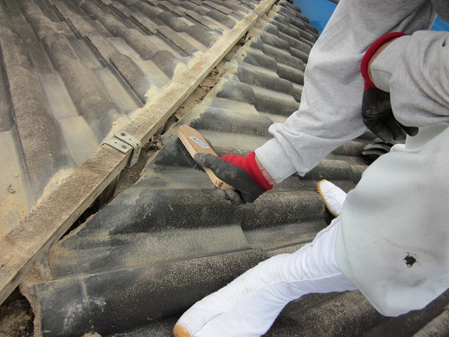 貫板に漆喰を補填